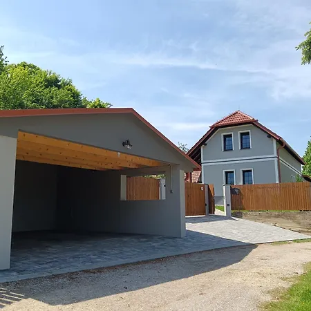 度假居 Pod Hradom Branc